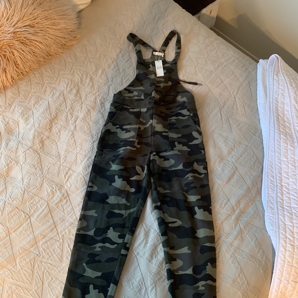 BB Dakota where’d she go camouflage overalls - XS